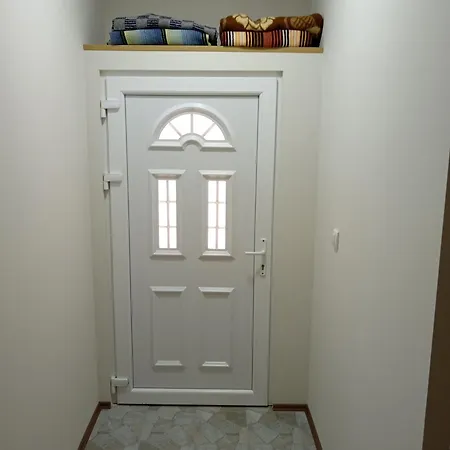 Apartment Ban *