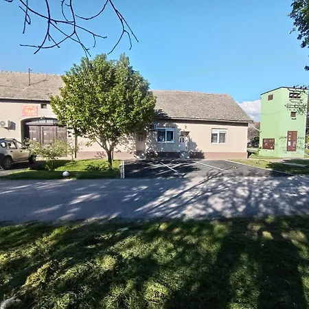 Ban アパート Vrbas